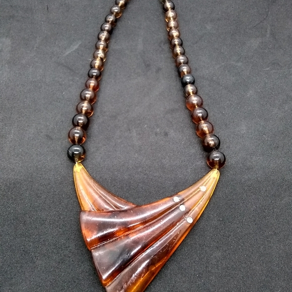 Vintage faux amber beaded necklace - Picture 13 of 13